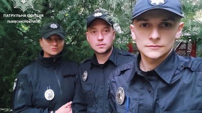 Троє львівських патрульних запобігли спробі самогубства