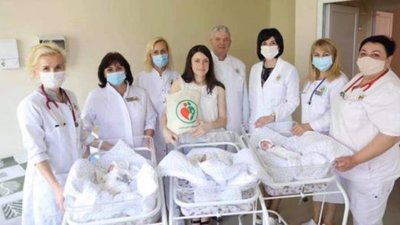 Із Львівського перинатального центру виписали додому передчасно народжену трійню (ФОТО)