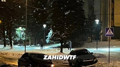 У Львові у спальному районі не розминулись автомобілі (ФОТО)