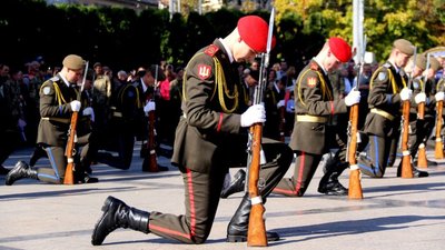 У Львові до Дня захисника України відбувся показовий виступ військових (ФОТО)