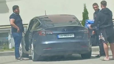У Львові біля торгового центру працюють шахраї