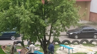 На Сихові знесли гірку (ФОТО)