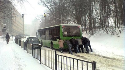 На Львівщині погодні умови можуть призвести до порушень руху автотранспорту на окремих ділянках доріг і вулиць