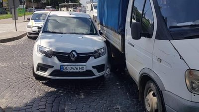 У Львові на Личаківській не розминулись автомобілі (ФОТО)