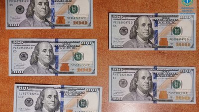 На Львівщині прикордонник відмовився від 500 доларів