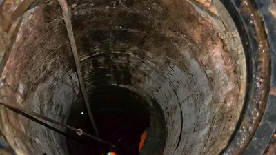 У Львові чоловік потрапив у пастку 10-метрового колектора (ФОТО)