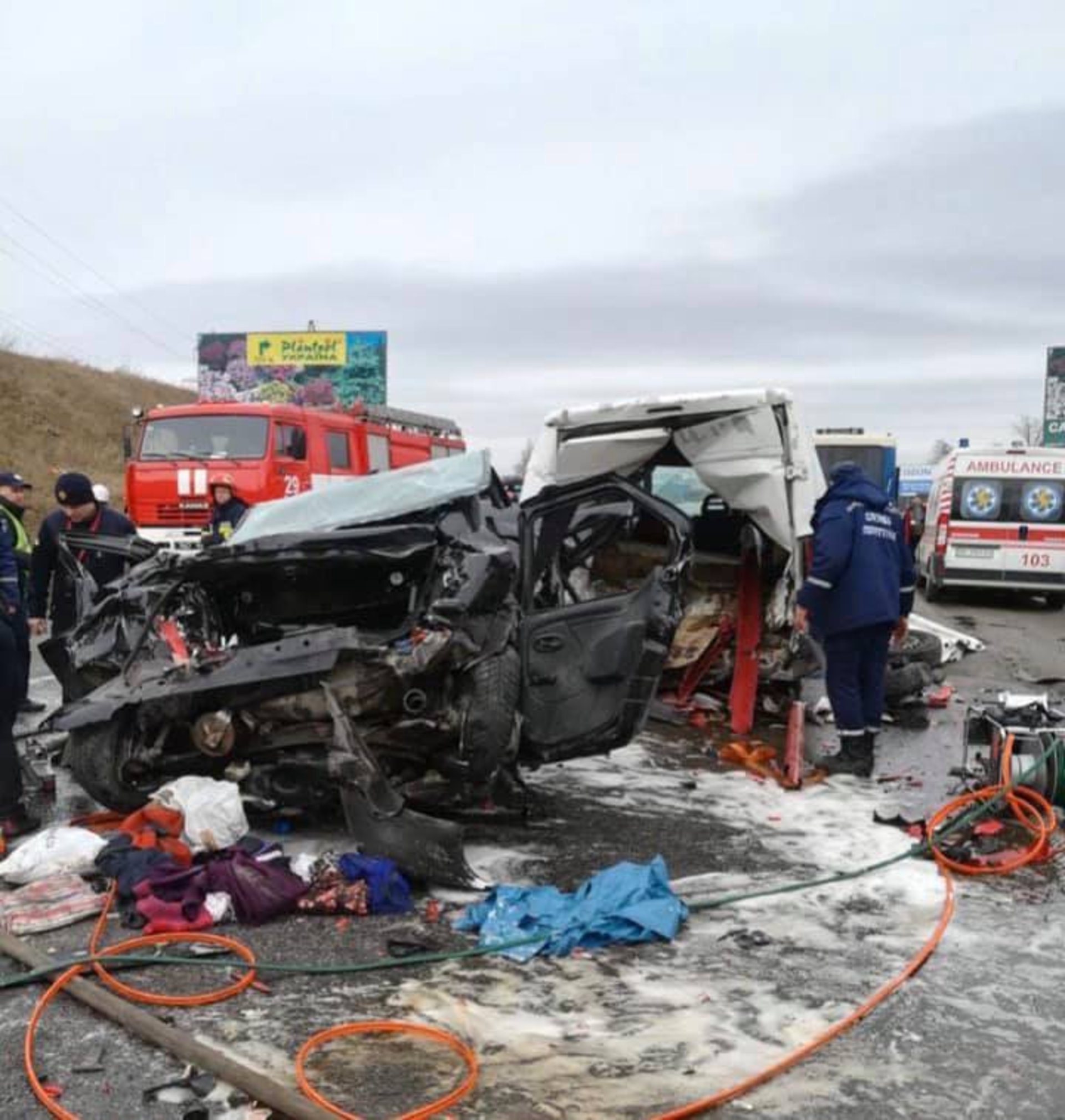 Біля Львова сталась жахлива аварія за участі шести автомобілів. Фото Варта-1
