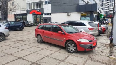 У Львові водії паркуються у пішохідній зоні (ФОТО)