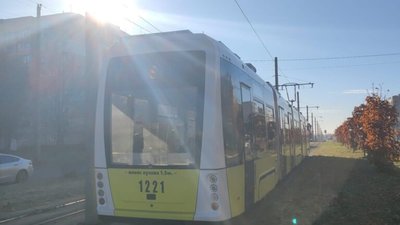 У Львові трамваї ігнорують зупинки