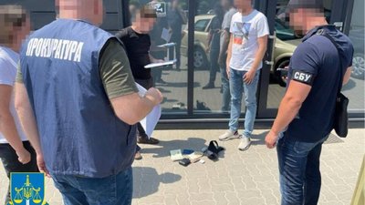 На Львівщині викрито злочинну схему безперешкодного розмитнення автомобілів