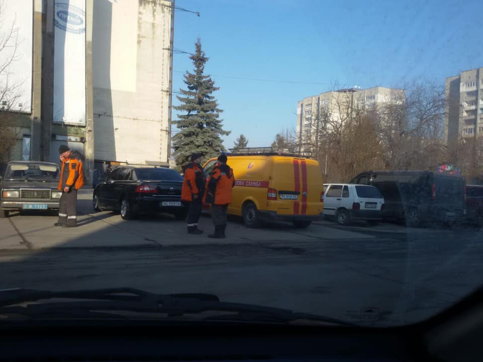 У Львові замінували новий ЦУМ. Фото Варта-1