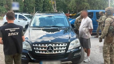 На Буковині за п’ять тисяч доларів випускали чоловіків на свободу