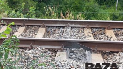 У Росії біля кордону з Україною невідомі пошкодили колію: залізничний переїзд закрили (ФОТО)