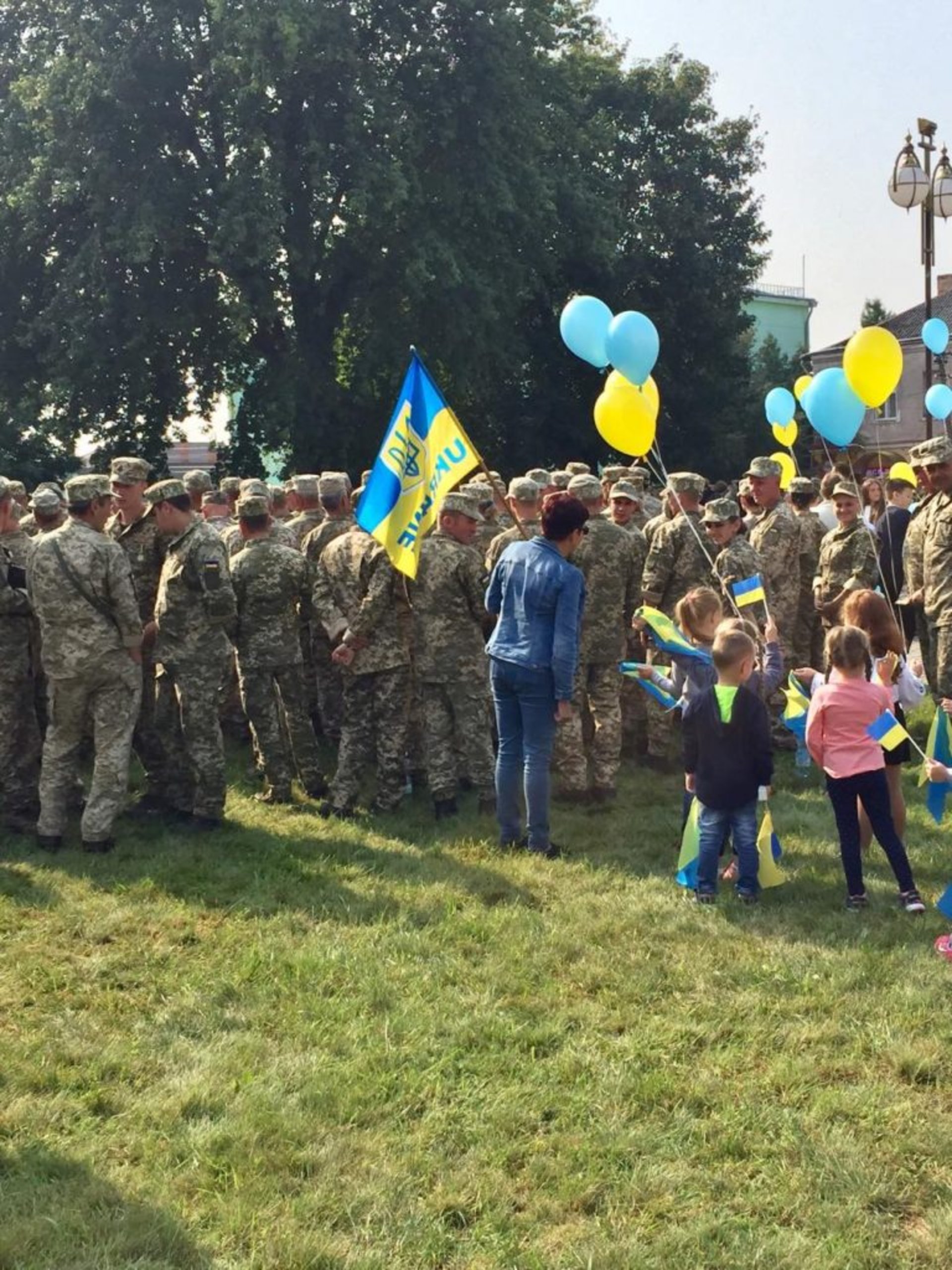 На Львівщині зустріли бійців 24-ї механізованої бригади, які повернулись зі Сходу. Фото Юра Кенцало, 4 студія