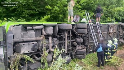 На Львівщині перекинувся автобус Чернігів - Прага