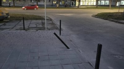 У Львові похилився улюблений стовпчик Садового