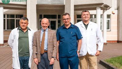 Львівський онкоцентр відвідав провідний американський хірург Віталій Пойлін