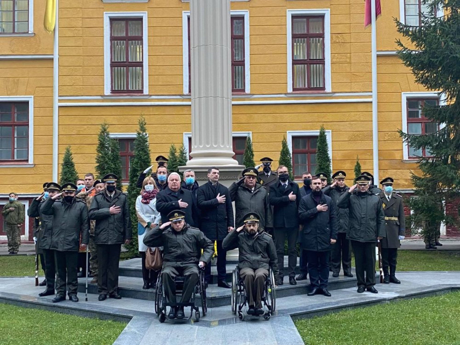 В Академії сухопутних військ вшанували полеглих в бою випускників