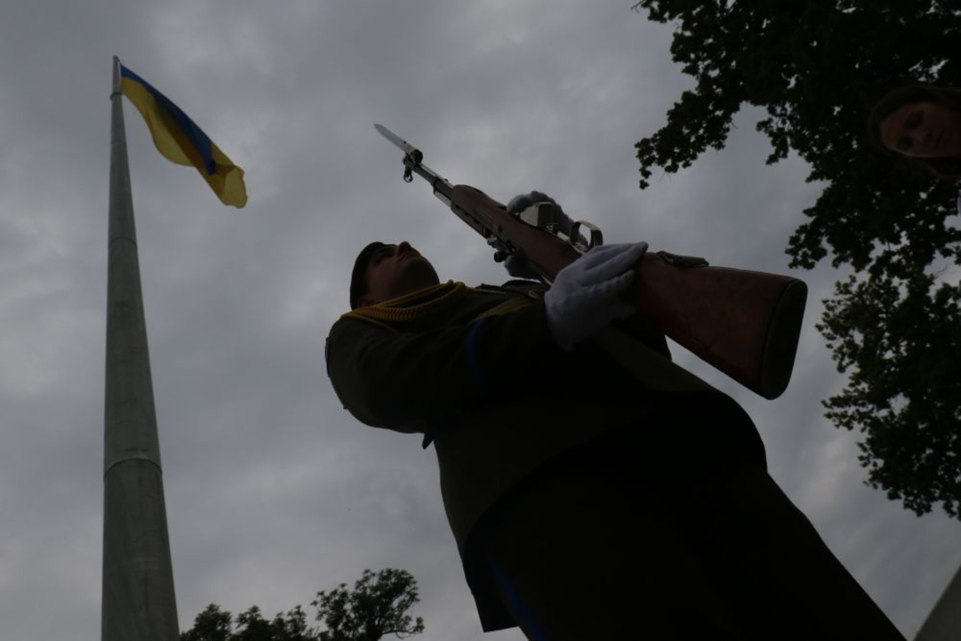 У Львові на найбільшому флагштоку за 12 млн грн урочисто підняли прапор України, фото ЛМР