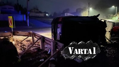 ДТП на Львівщині: водій влетів в парапет і перекинувся (ФОТО)