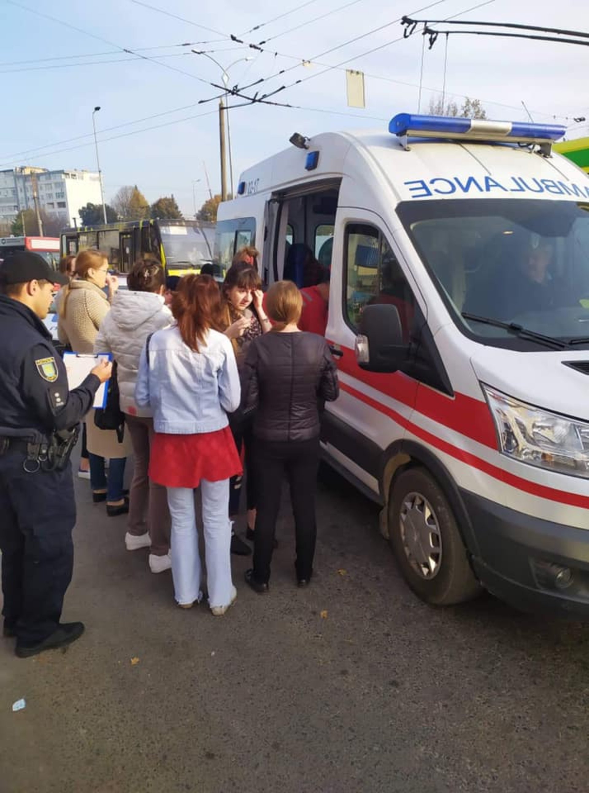 Як у Львові не розминулись дві маршрутки. Фото Варта-1