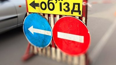 До уваги водіїв: негода унеможливила проїзд на кількох ділянках автодоріг Львівщини