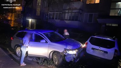 У Львові пʼяна жінка пошкодила пʼять автомобілів