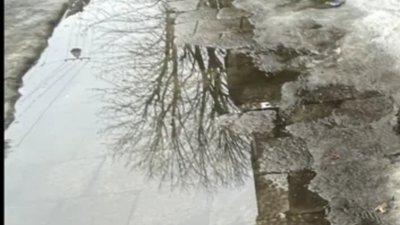 У Львові тротуари перетворились на озера