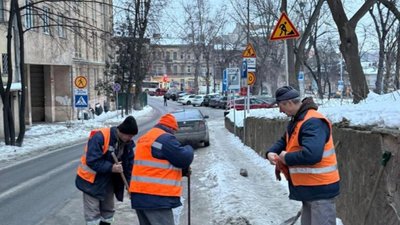 У Львові через витік води перекрили вулицю