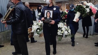 На Львівщині в останню путь провели поліцейську Марію Цюпку (ФОТО)
