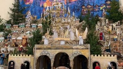 У Тернополі почали монтувати найбільшу різдвяну шопку України