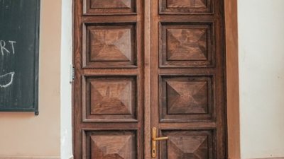 У центрі Львова в будинку 18 століття відновили цінні двері