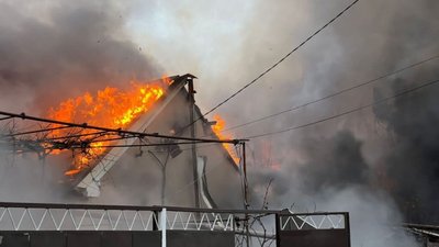 Зеленський опублікував фото наслідків ракетного обстрілу у Дніпрі