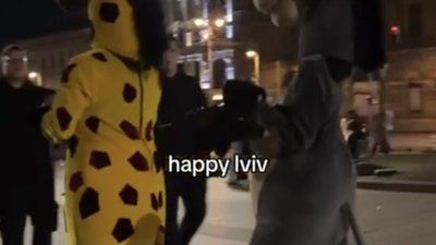 У центрі Львова сталось жартівливе пограбування (ВІДЕО)