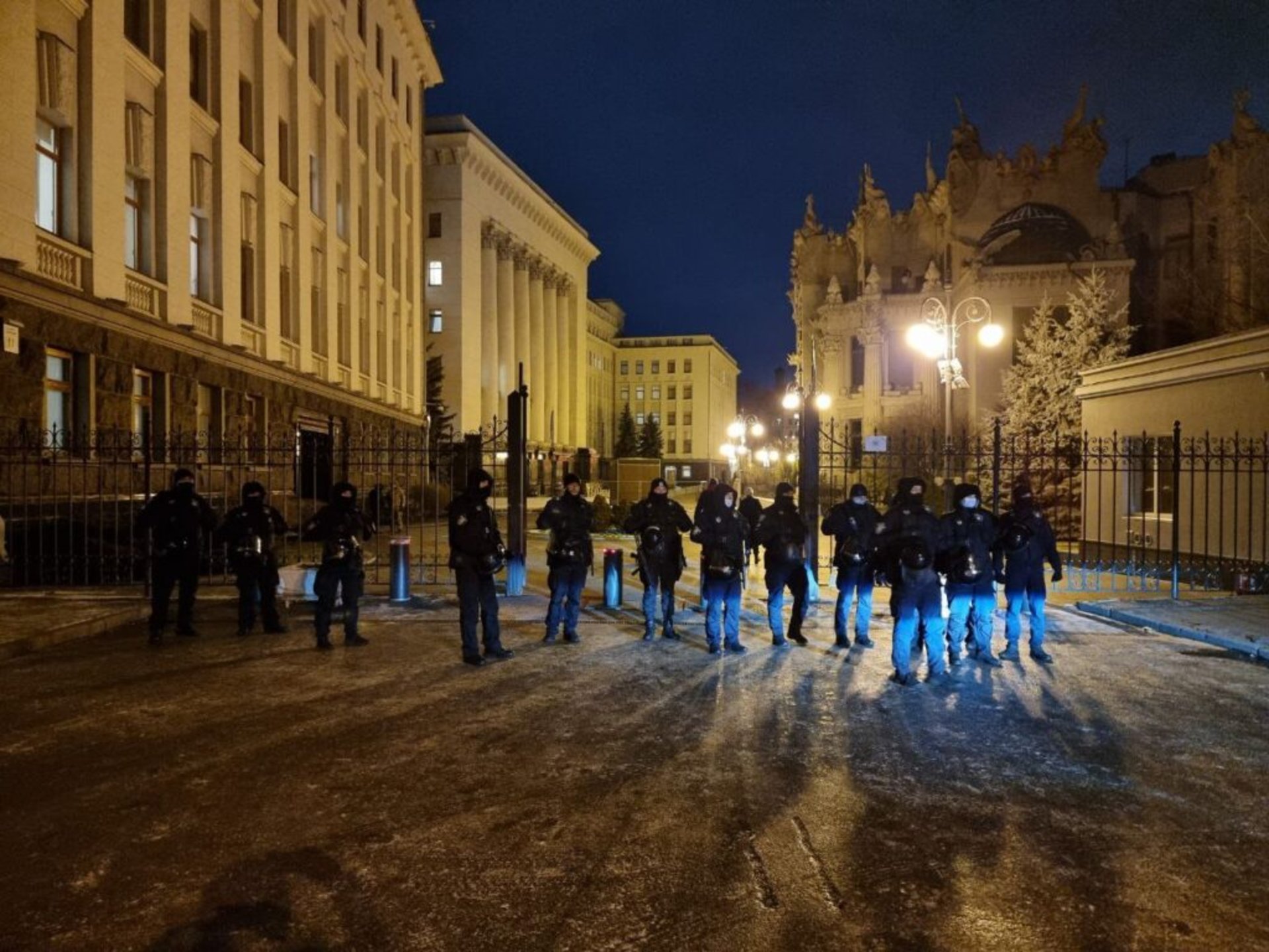 Поліція оточила вулицю Банкову у Києві, фото Еспресо