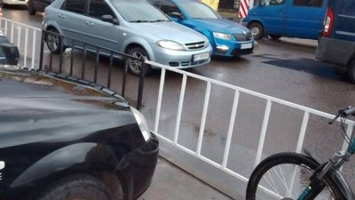 У Львові на світлофорі не розминулись автомобілі (ФОТО)