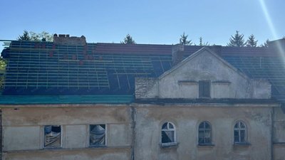 На Стрийській тривають відновлювальні роботи у зруйнованих російськими ракетами будинках