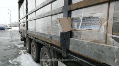 Фура з контрабандними цигарками з Львівської області до Чернівецької їхала безперешкодно майже три доби - ЗМІ