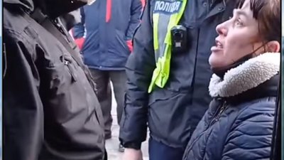 У Львові жінка пошкодила маршрутку і напала на водія (ВІДЕО)