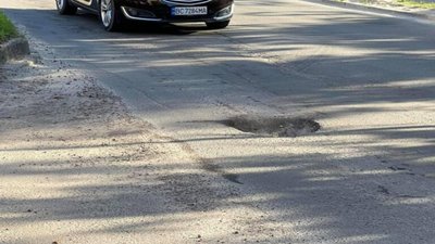 Садового просять залатати ями на вулиці Боткіна (ФОТО)