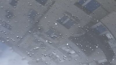 У Львові випав дощ зі снігом (ВІДЕО)