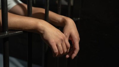 В Україні в'язням можуть дозволити тимчасово виїжджати з колоній
