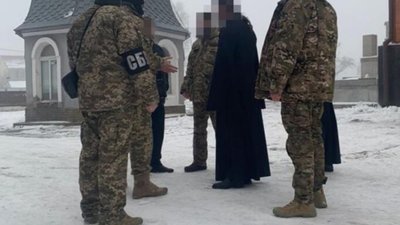 СБУ виявила підозрілих осіб, незареєстровану зброю і російські агітки на об'єктах УПЦ (МП)