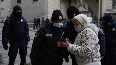 У Львові поліцейські спільно з нацгвардійцями виявляють порушників карантину (ФОТО)