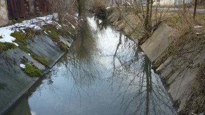 Смертельна кладка через воду: хлопчика у Дрогобичі вразило струмом, коли він переходив річку