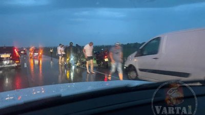 У Пісочній водій мотоцикла наздогнав автомобіль (ФОТО, ВІДЕО)