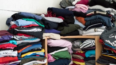 На Львівщині закликають допомогти одягом родині, в якої згорів будинок