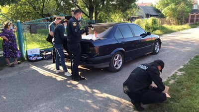 На Львівщині із ножем напали на таксиста (ФОТО)