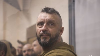 У Києві активісти блокують вивезення Андрія Антоненка до СІЗО (ВІДЕО)