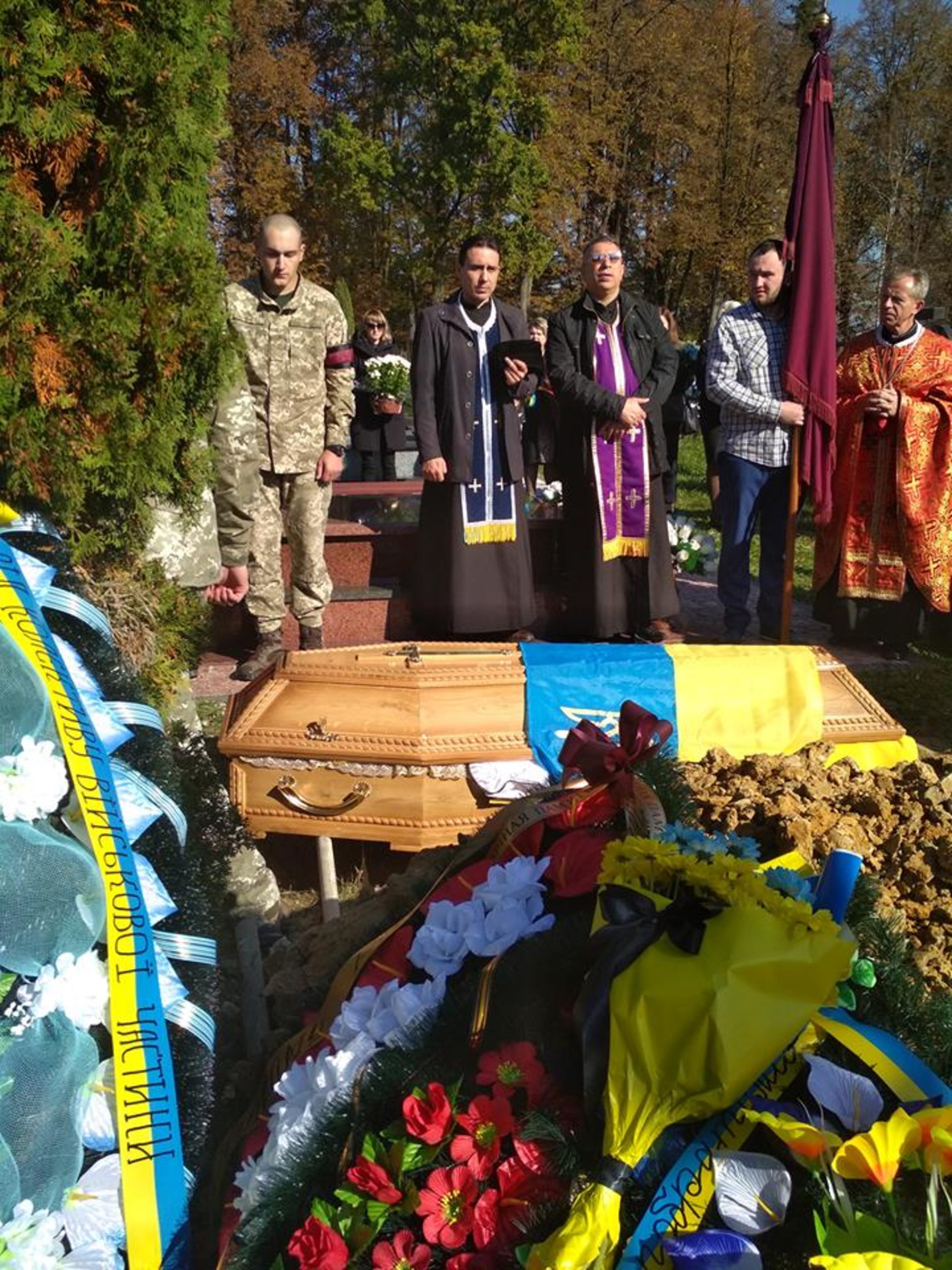 Львівщина провела в останню путь Героя. Фото Олег Маланій